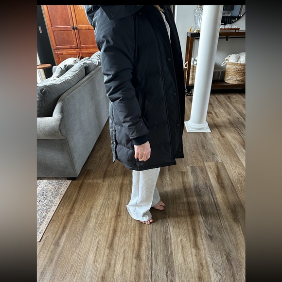 Canada Goose SHELBURNE PARKA WITH COYOTE FUR TRIM IN BLACK - Picture 4 of 11